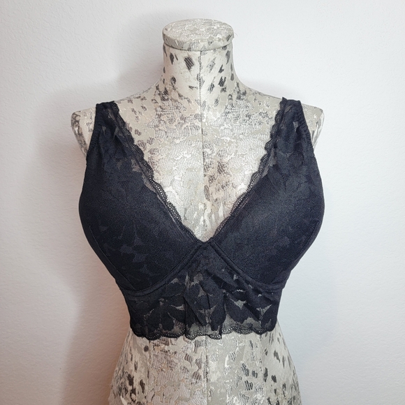 PINK Victoria's Secret Lace Lightly Lined Plunge Bralette. - Picture 4 of 9